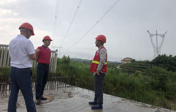 陈云总经理视察川南城际铁路500kV线路迁改工程